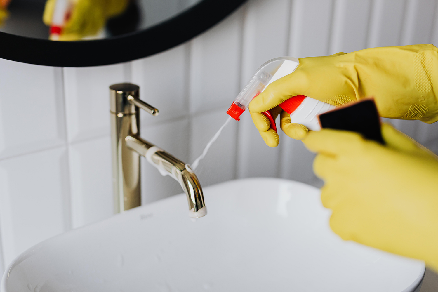 How to Get Rust Off Bathroom Sink