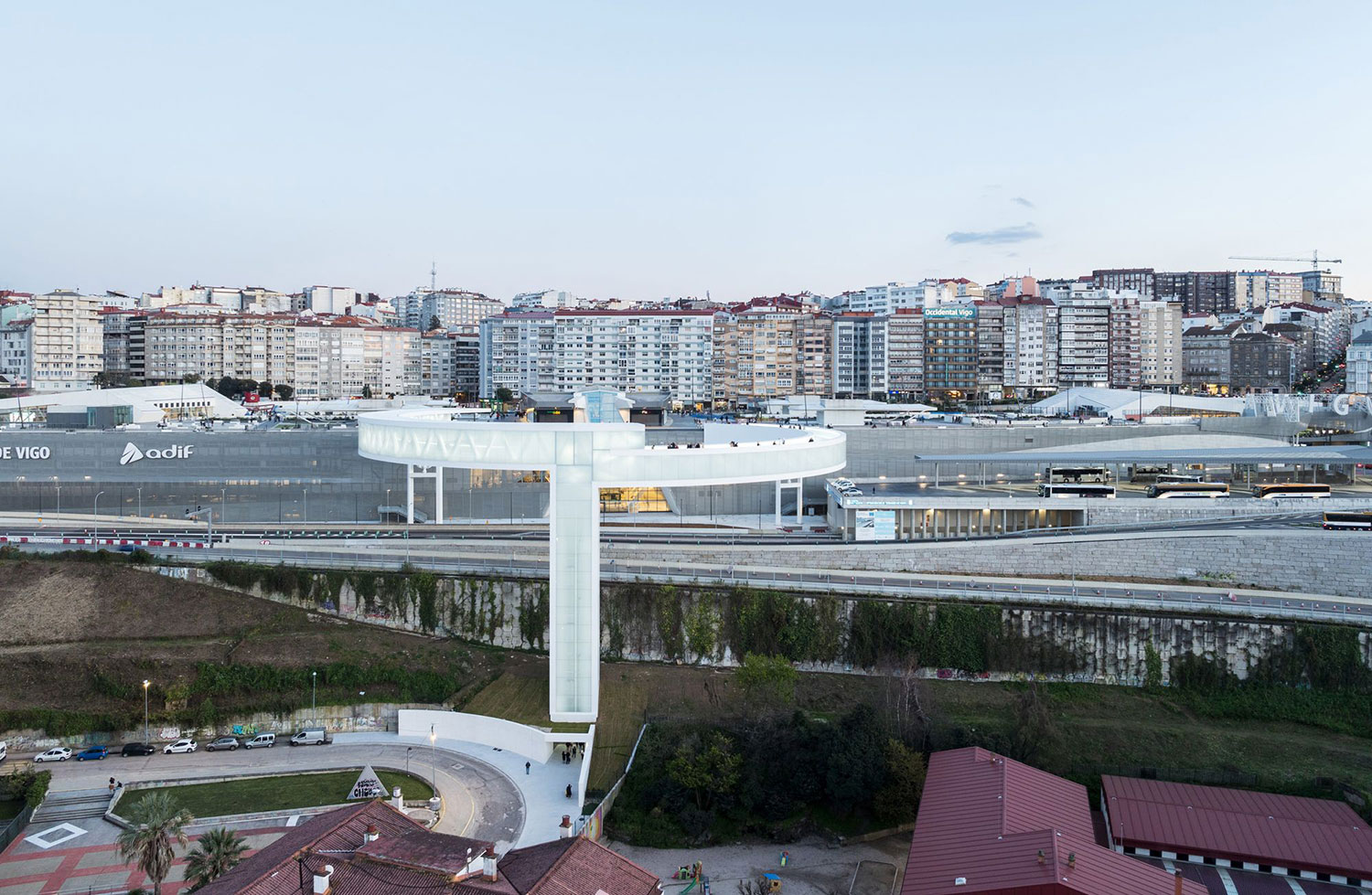 Halo Urban Elevator, Vigo , ES / NOARQ and AM2 Arquitectos