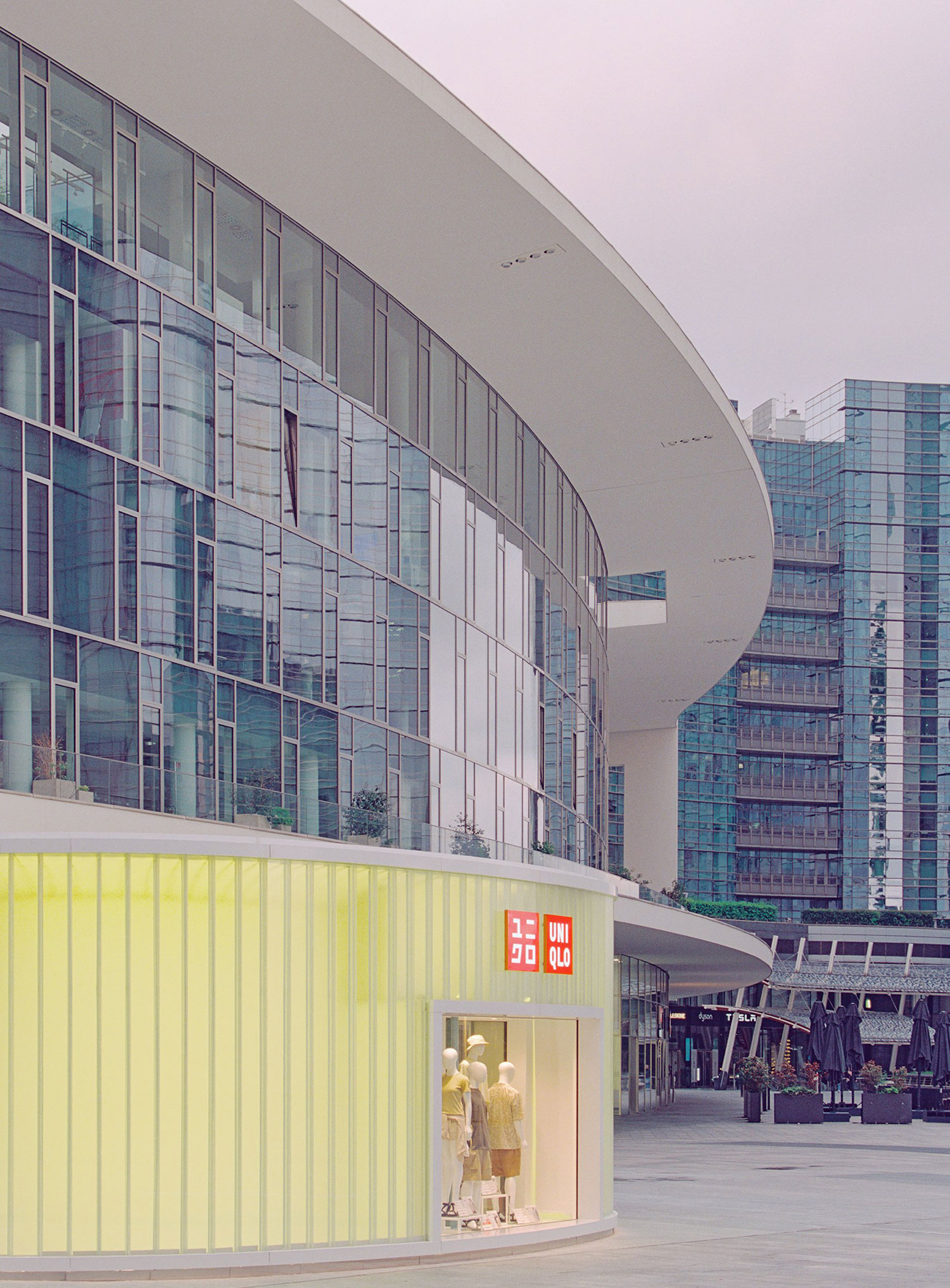 UNIQLO Entrance Box, Milan, IT / Piuarch