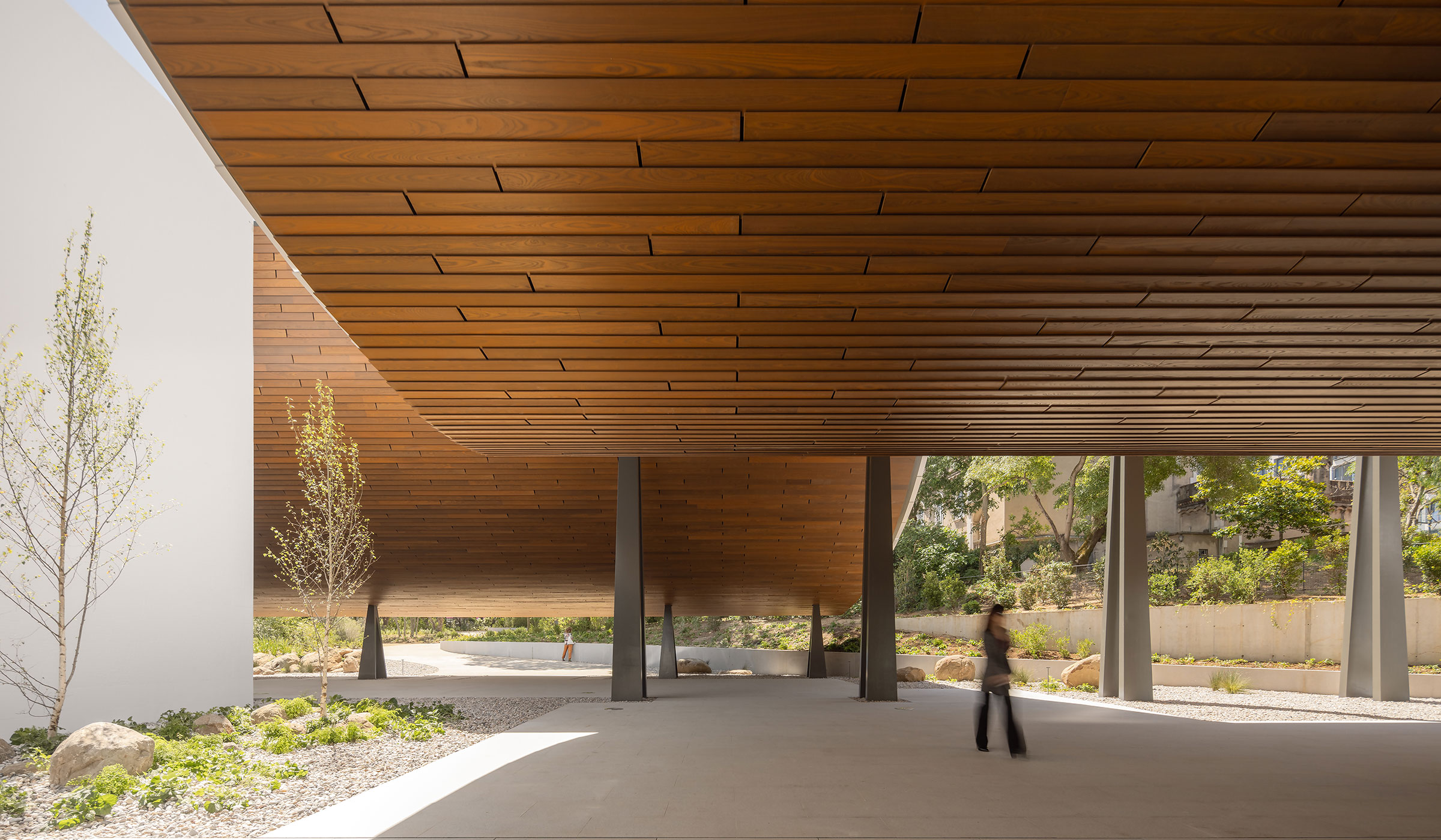 Buro Happold and Kengo Kuma Redesign Centro de Arte Moderna Gulbenkian with Stunning Timber Roof