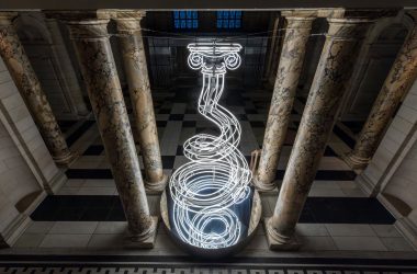 All Lit Up! Christmas Tree Sculpture by Anna Lomax Debuts at V&A