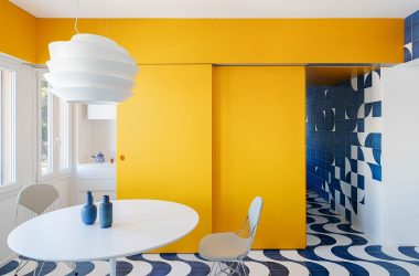 Appartamento a Grado: A Vibrant Renovation Blending Color and Geometry with Flexible Spaces