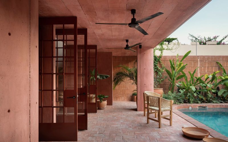 Casa Roja: A Vibrant Architectural Ode to Oaxacan Culture and Identity