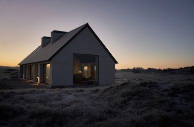 Hahn Lavsen Designs a Geometric Retreat Amidst the Sand Dunes of Cold Hawaii