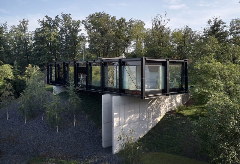 Villa Sidonius: A Stunning Fusion of Concrete and Nature in the Czech Republic